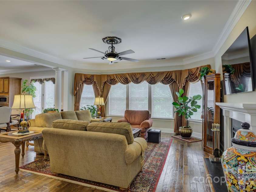 16519 Flintrock Falls Lane, Charlotte, NC 28278.  MLS# CAR4248364, YatesRealty ID 9498. 