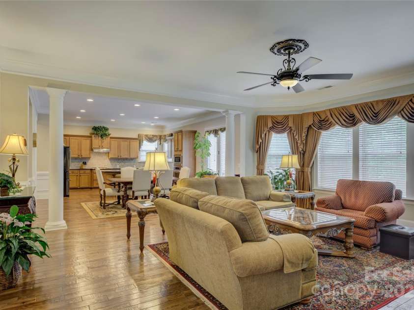 16519 Flintrock Falls Lane, Charlotte, NC 28278.  MLS# CAR4248364, YatesRealty ID 9498. 