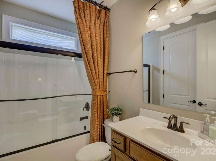 16519 Flintrock Falls Lane, Charlotte, NC 28278.  MLS# CAR4248364, YatesRealty ID 9498. 