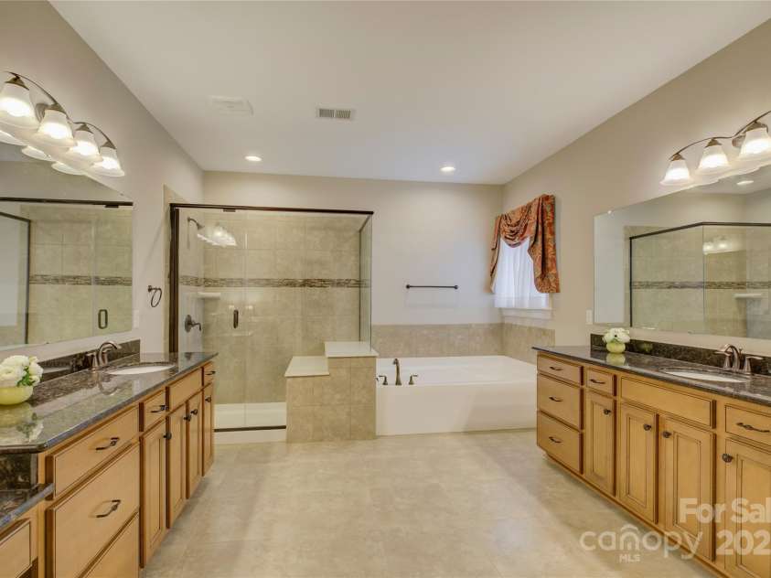 16519 Flintrock Falls Lane, Charlotte, NC 28278.  MLS# CAR4248364, YatesRealty ID 9498. 