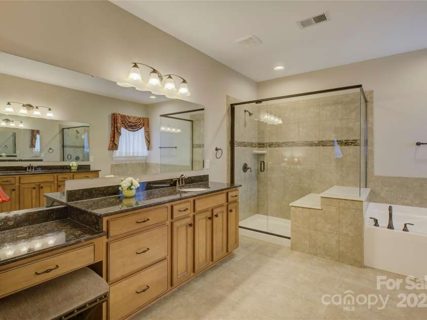 16519 Flintrock Falls Lane, Charlotte, NC 28278.  MLS# CAR4248364, YatesRealty ID 9498. 
