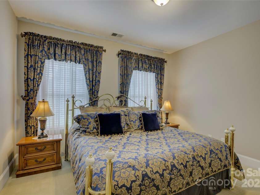 16519 Flintrock Falls Lane, Charlotte, NC 28278.  MLS# CAR4248364, YatesRealty ID 9498. 