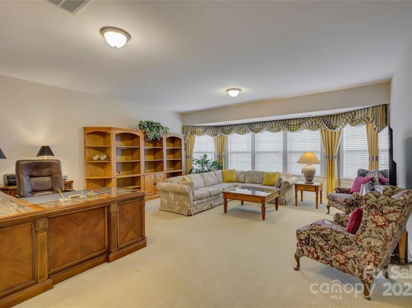 16519 Flintrock Falls Lane, Charlotte, NC 28278.  MLS# CAR4248364, YatesRealty ID 9498. 