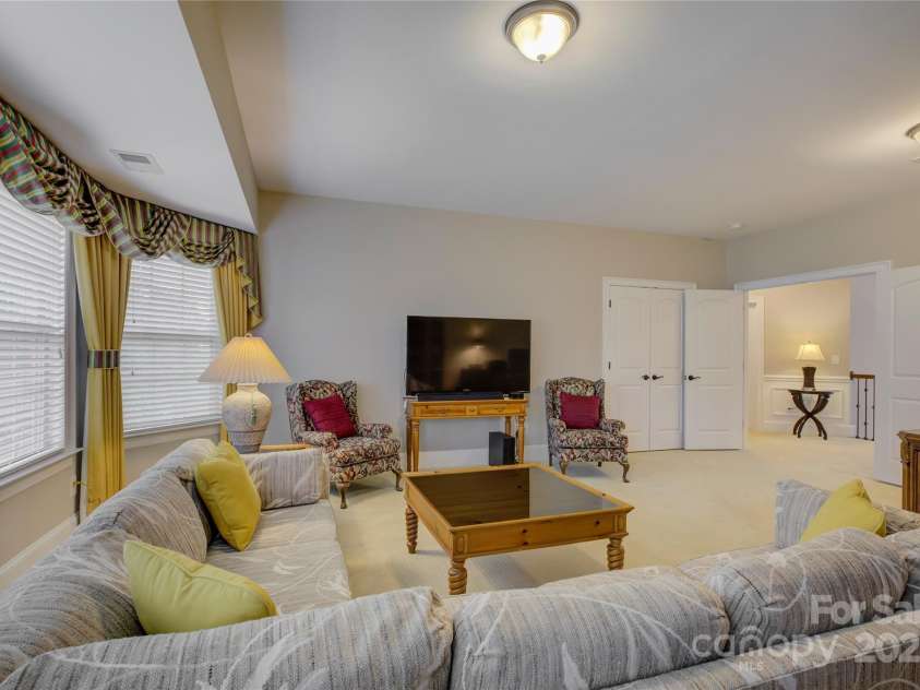 16519 Flintrock Falls Lane, Charlotte, NC 28278.  MLS# CAR4248364, YatesRealty ID 9498. 