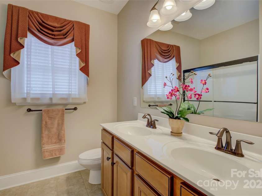 16519 Flintrock Falls Lane, Charlotte, NC 28278.  MLS# CAR4248364, YatesRealty ID 9498. 