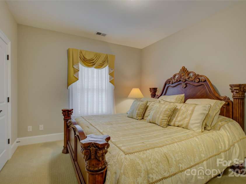 16519 Flintrock Falls Lane, Charlotte, NC 28278.  MLS# CAR4248364, YatesRealty ID 9498. 