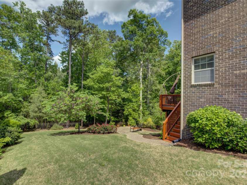 16519 Flintrock Falls Lane, Charlotte, NC 28278.  MLS# CAR4248364, YatesRealty ID 9498. 