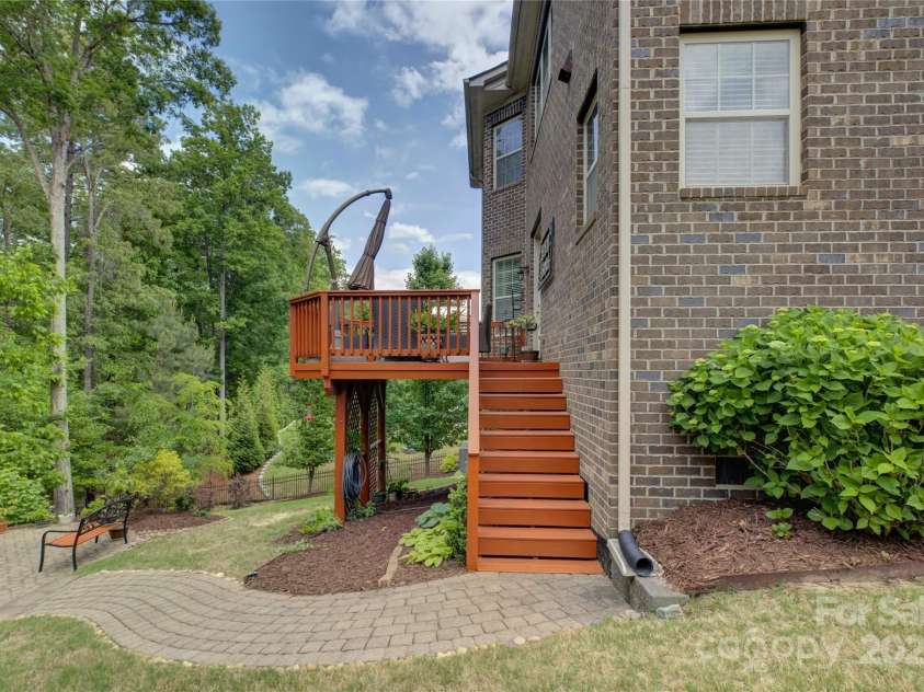 16519 Flintrock Falls Lane, Charlotte, NC 28278.  MLS# CAR4248364, YatesRealty ID 9498. 