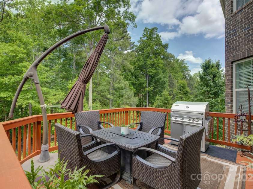 16519 Flintrock Falls Lane, Charlotte, NC 28278.  MLS# CAR4248364, YatesRealty ID 9498. 
