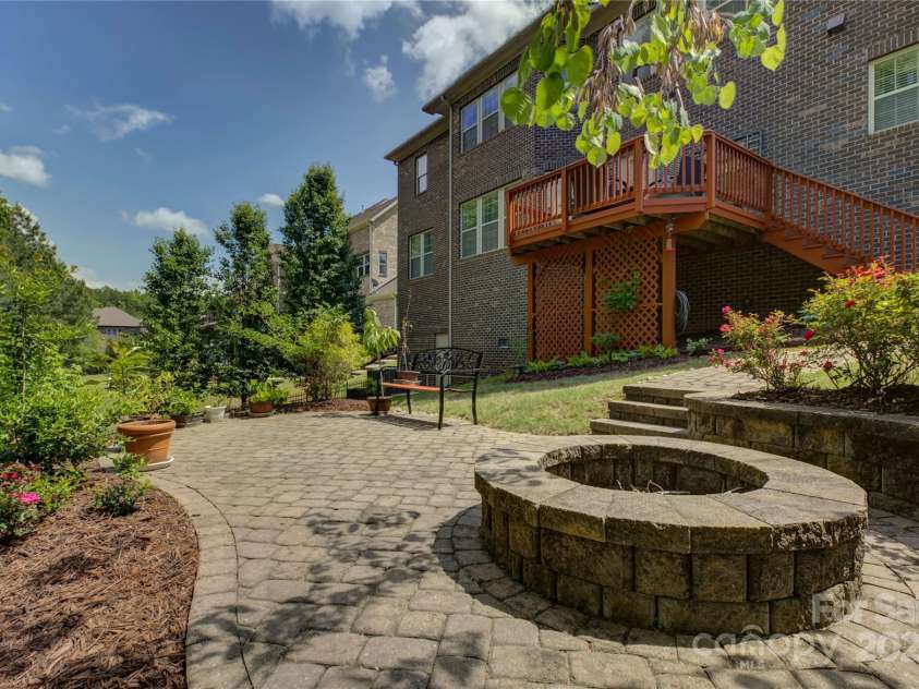 16519 Flintrock Falls Lane, Charlotte, NC 28278.  MLS# CAR4248364, YatesRealty ID 9498. 
