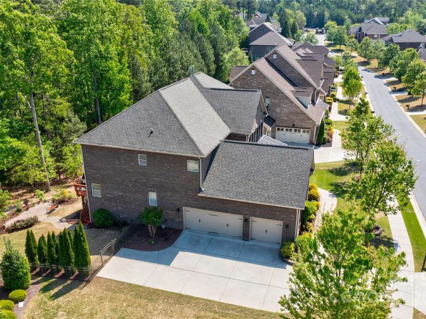16519 Flintrock Falls Lane, Charlotte, NC 28278.  MLS# CAR4248364, YatesRealty ID 9498. 