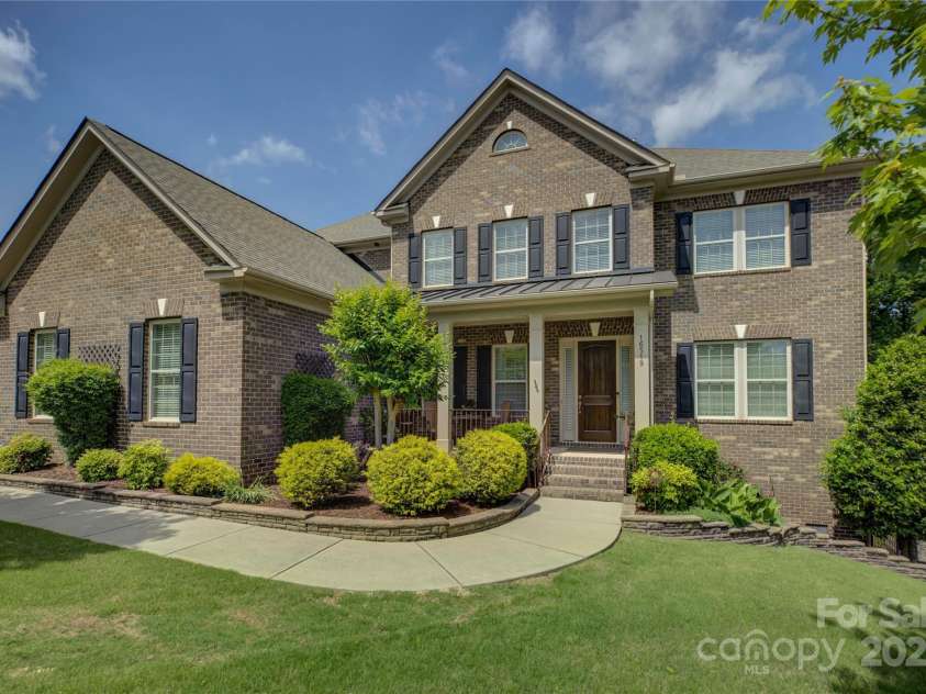 16519 Flintrock Falls Lane, Charlotte, NC 28278.  MLS# CAR4248364, YatesRealty ID 9498. Welcome to 16519 Flintrock Falls