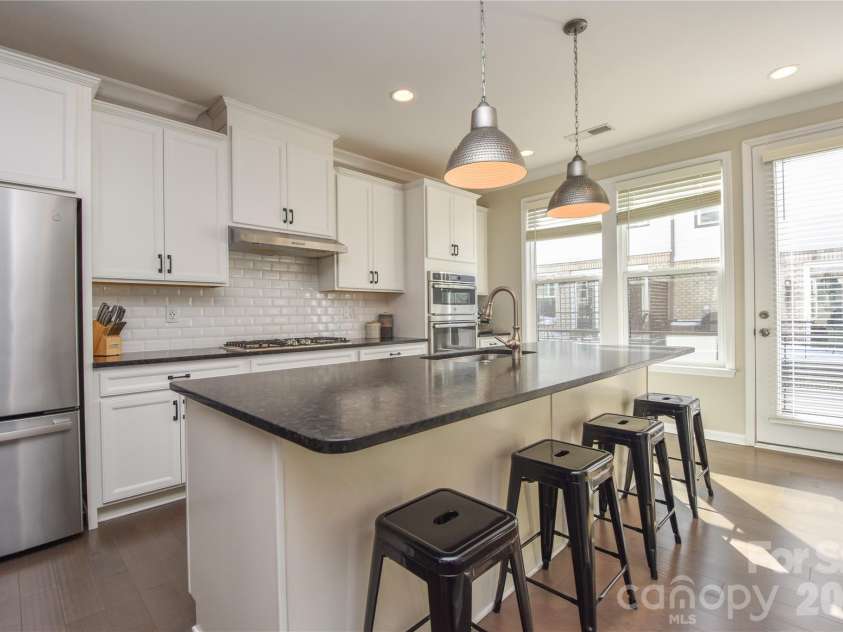 612 Tudor Park Way, Charlotte, NC 28211.  MLS# CAR4343466, YatesRealty ID 9498. 
