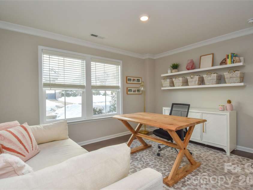 612 Tudor Park Way, Charlotte, NC 28211.  MLS# CAR4343466, YatesRealty ID 9498. 