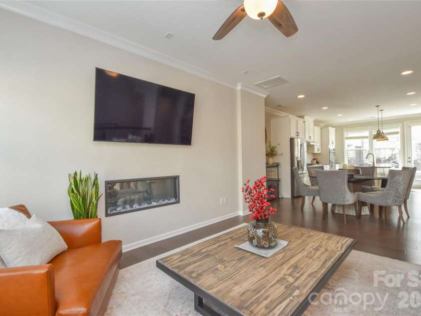 612 Tudor Park Way, Charlotte, NC 28211.  MLS# CAR4343466, YatesRealty ID 9498. 