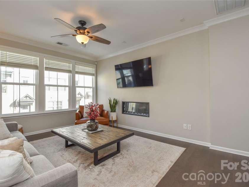 612 Tudor Park Way, Charlotte, NC 28211.  MLS# CAR4343466, YatesRealty ID 9498. 