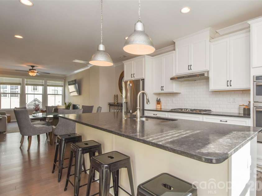 612 Tudor Park Way, Charlotte, NC 28211.  MLS# CAR4343466, YatesRealty ID 9498. 