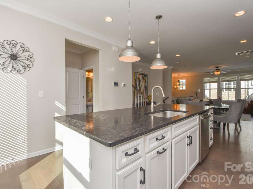612 Tudor Park Way, Charlotte, NC 28211.  MLS# CAR4343466, YatesRealty ID 9498. 