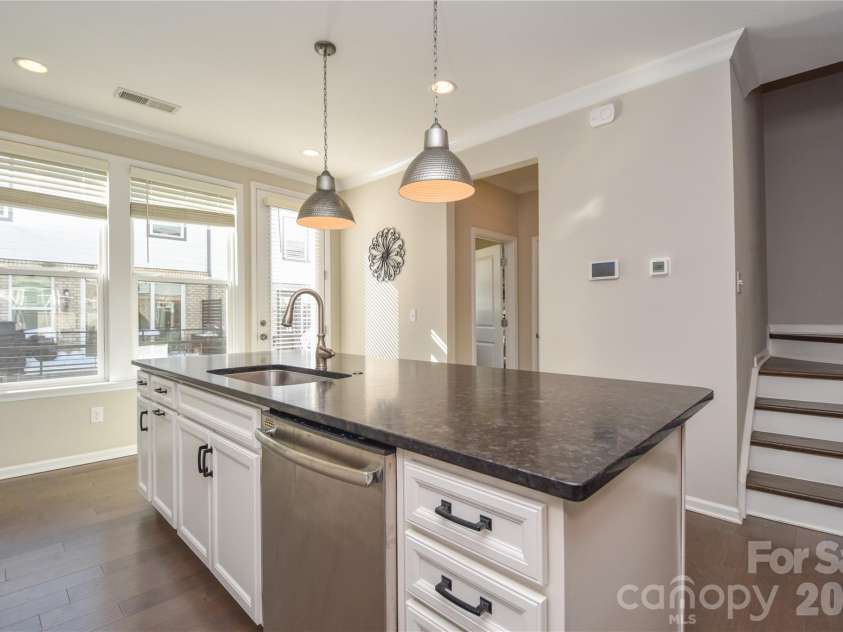 612 Tudor Park Way, Charlotte, NC 28211.  MLS# CAR4343466, YatesRealty ID 9498. 