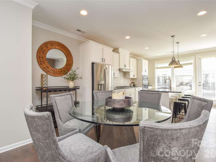 612 Tudor Park Way, Charlotte, NC 28211.  MLS# CAR4343466, YatesRealty ID 9498. 