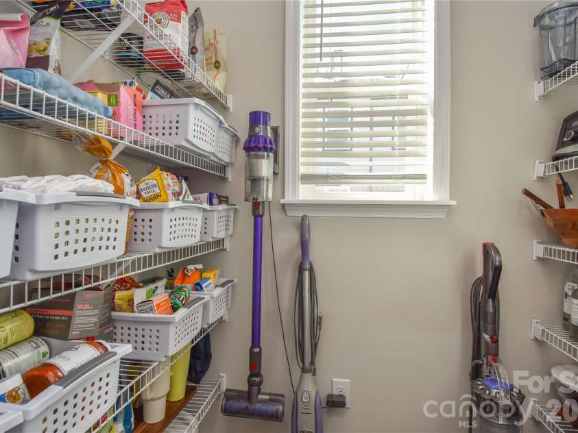 612 Tudor Park Way, Charlotte, NC 28211.  MLS# CAR4343466, YatesRealty ID 9498. 