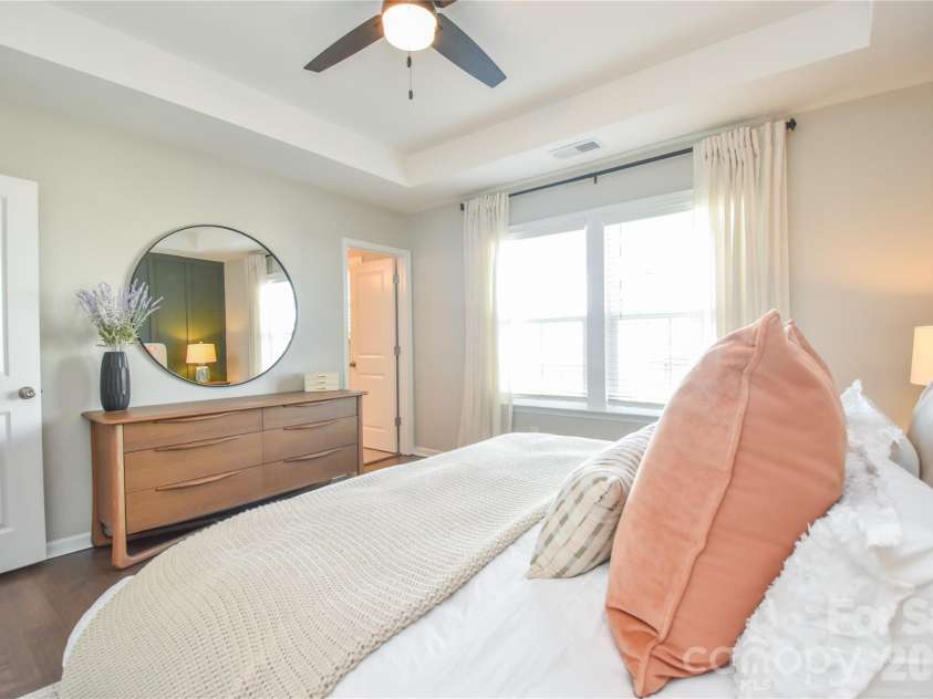 612 Tudor Park Way, Charlotte, NC 28211.  MLS# CAR4343466, YatesRealty ID 9498. 