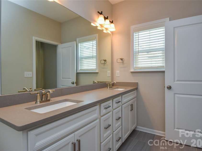 612 Tudor Park Way, Charlotte, NC 28211.  MLS# CAR4343466, YatesRealty ID 9498. 