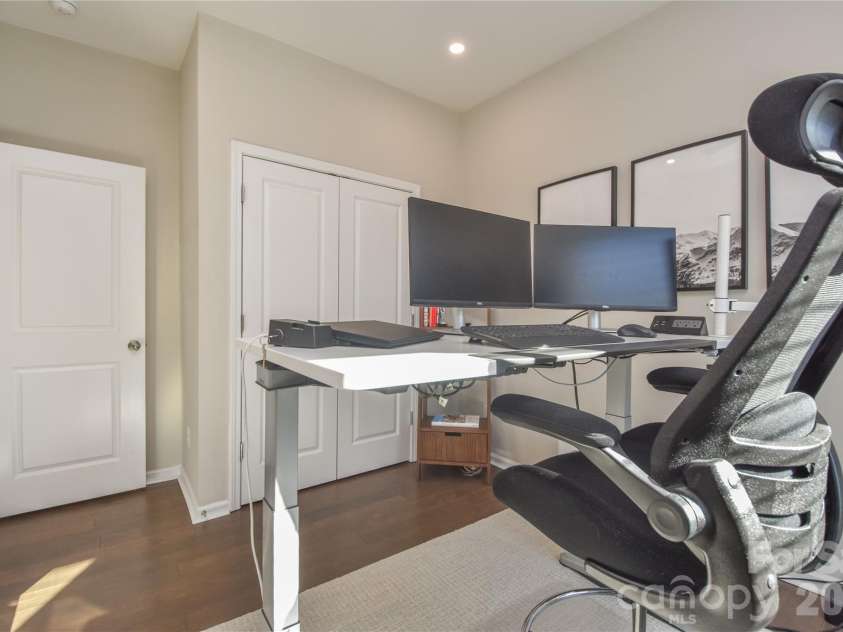 612 Tudor Park Way, Charlotte, NC 28211.  MLS# CAR4343466, YatesRealty ID 9498. 