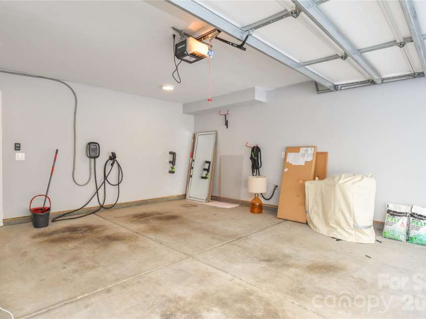 612 Tudor Park Way, Charlotte, NC 28211.  MLS# CAR4343466, YatesRealty ID 9498. 
