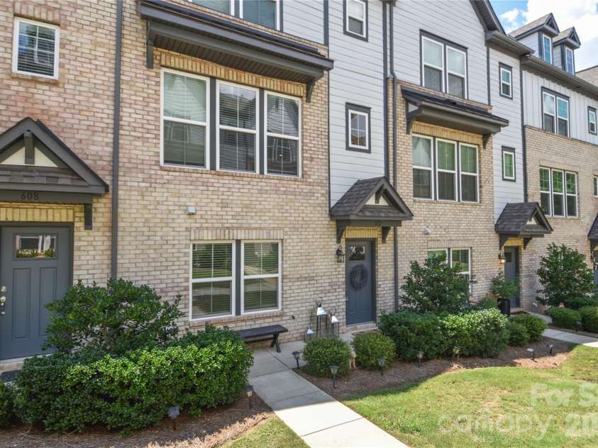 612 Tudor Park Way, Charlotte, NC 28211.  MLS# CAR4343466, YatesRealty ID 9498. 