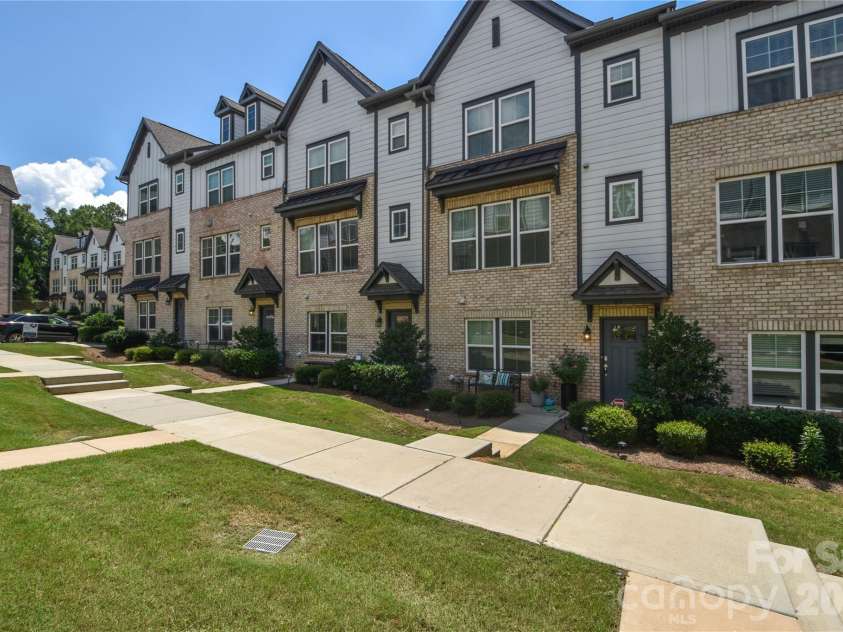 612 Tudor Park Way, Charlotte, NC 28211.  MLS# CAR4343466, YatesRealty ID 9498. 