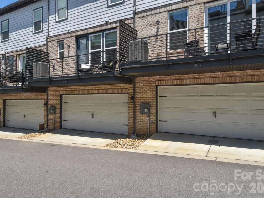 612 Tudor Park Way, Charlotte, NC 28211.  MLS# CAR4343466, YatesRealty ID 9498. 