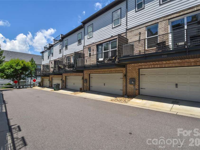 612 Tudor Park Way, Charlotte, NC 28211.  MLS# CAR4343466, YatesRealty ID 9498. 