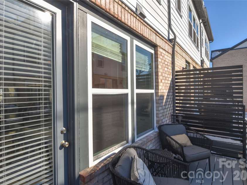 612 Tudor Park Way, Charlotte, NC 28211.  MLS# CAR4343466, YatesRealty ID 9498. Snow removed with AI
