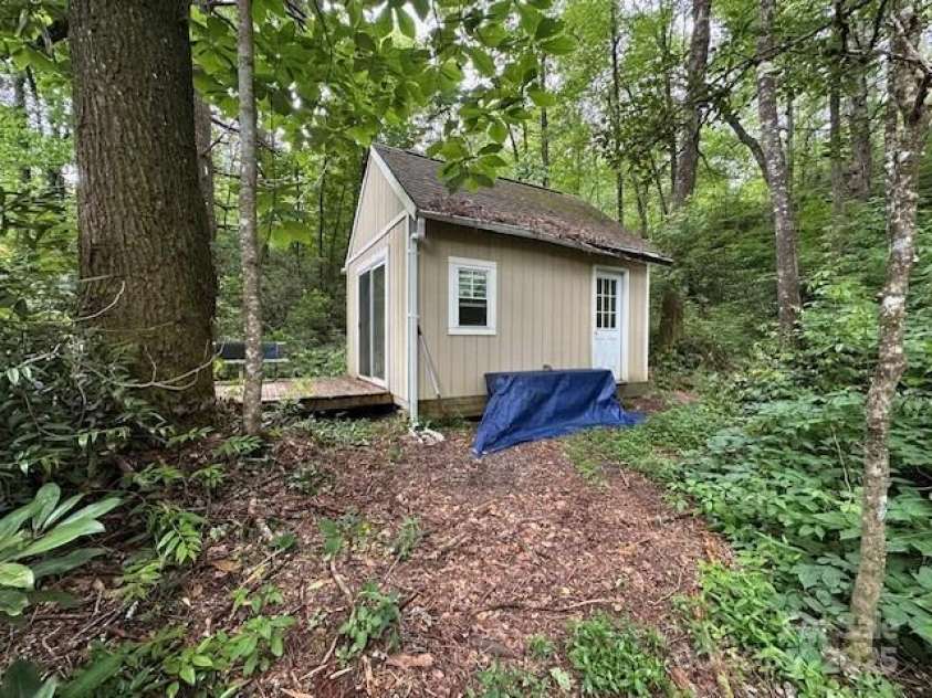 63 Apple Bee Road, Brevard, NC 28712.  MLS# CAR4271772, YatesRealty ID 95. 