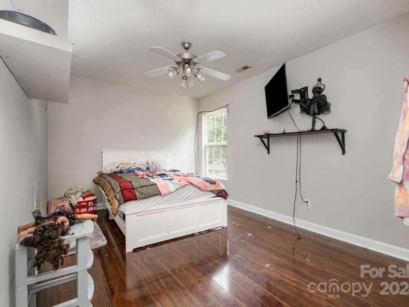 1820 Oakdale Green Drive, Charlotte, NC 28216.  MLS# CAR4141709, YatesRealty ID 950. Bedroom 3