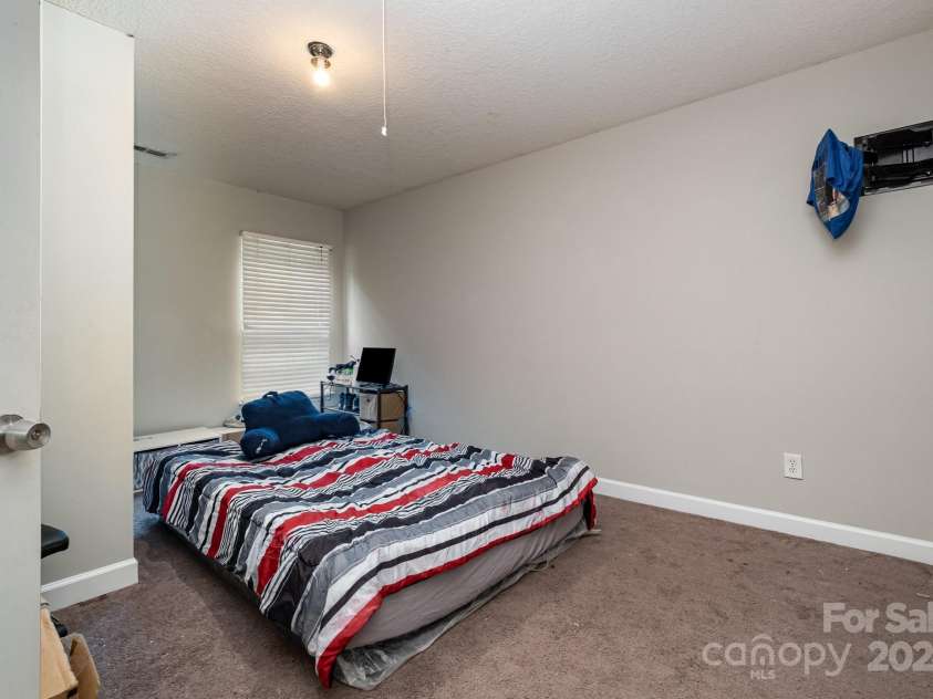1820 Oakdale Green Drive, Charlotte, NC 28216.  MLS# CAR4141709, YatesRealty ID 950. Bedroom/Bonus Room