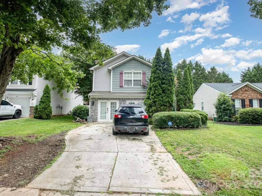 1820 Oakdale Green Drive, Charlotte, NC 28216.  MLS# CAR4141709, YatesRealty ID 950. Exterior