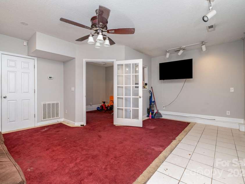 1820 Oakdale Green Drive, Charlotte, NC 28216.  MLS# CAR4141709, YatesRealty ID 950. Man Cave