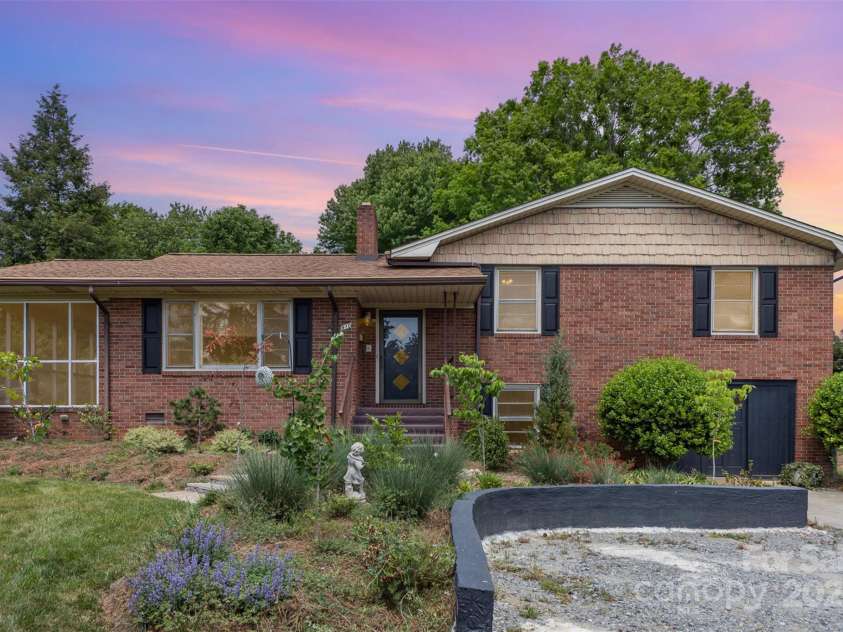 910 Center Avenue, Mooresville, NC 28115.  MLS# CAR4251561, YatesRealty ID 9500. 