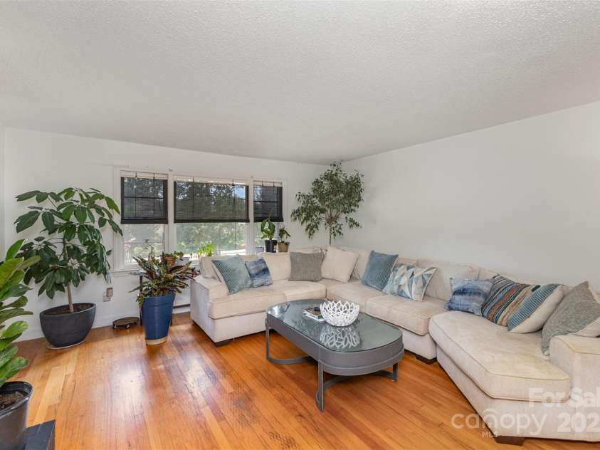 910 Center Avenue, Mooresville, NC 28115.  MLS# CAR4251561, YatesRealty ID 9500. 