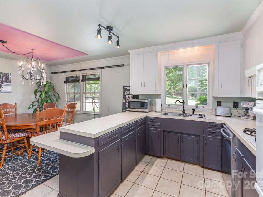 910 Center Avenue, Mooresville, NC 28115.  MLS# CAR4251561, YatesRealty ID 9500. 