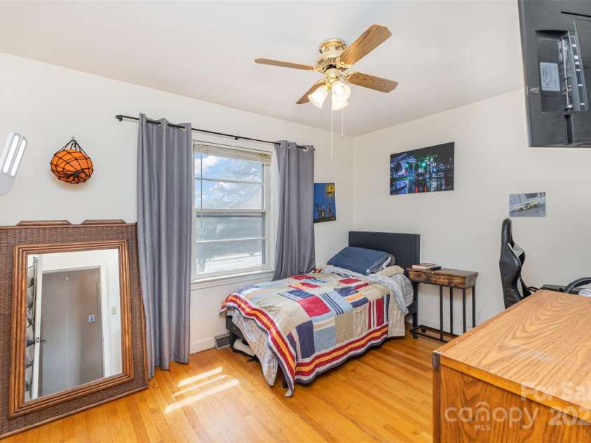 910 Center Avenue, Mooresville, NC 28115.  MLS# CAR4251561, YatesRealty ID 9500. 