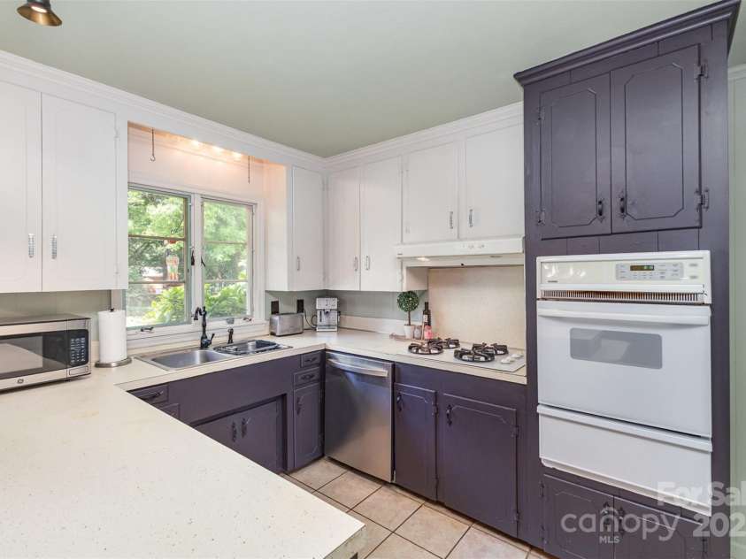 910 Center Avenue, Mooresville, NC 28115.  MLS# CAR4251561, YatesRealty ID 9500. 