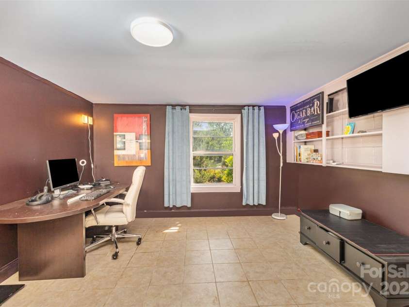 910 Center Avenue, Mooresville, NC 28115.  MLS# CAR4251561, YatesRealty ID 9500. 