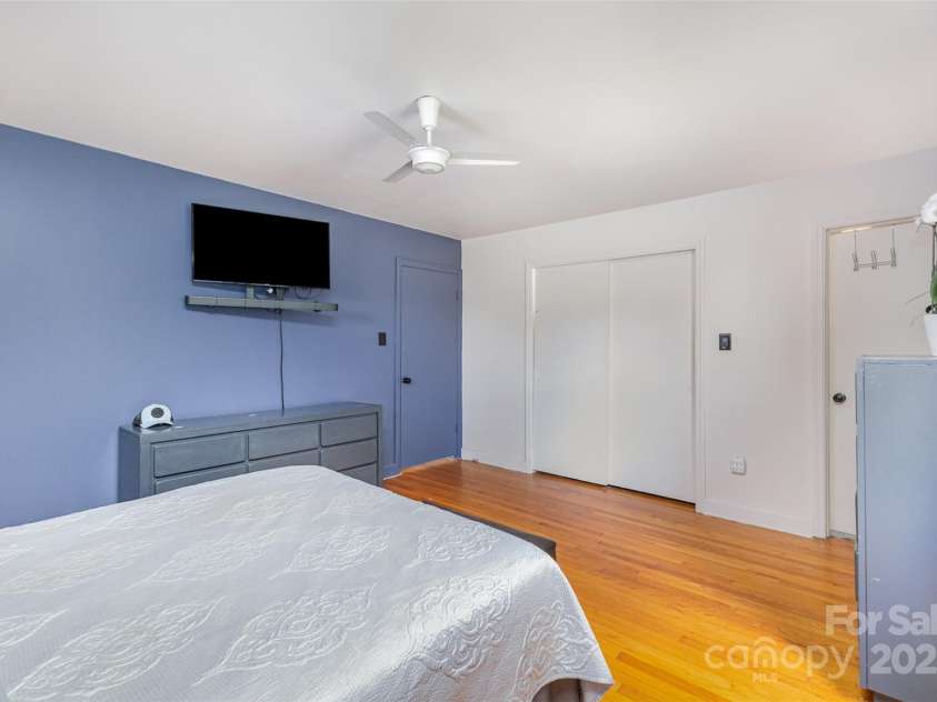 910 Center Avenue, Mooresville, NC 28115.  MLS# CAR4251561, YatesRealty ID 9500. 