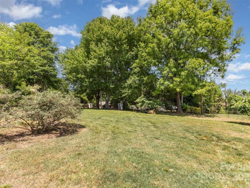 910 Center Avenue, Mooresville, NC 28115.  MLS# CAR4251561, YatesRealty ID 9500. 