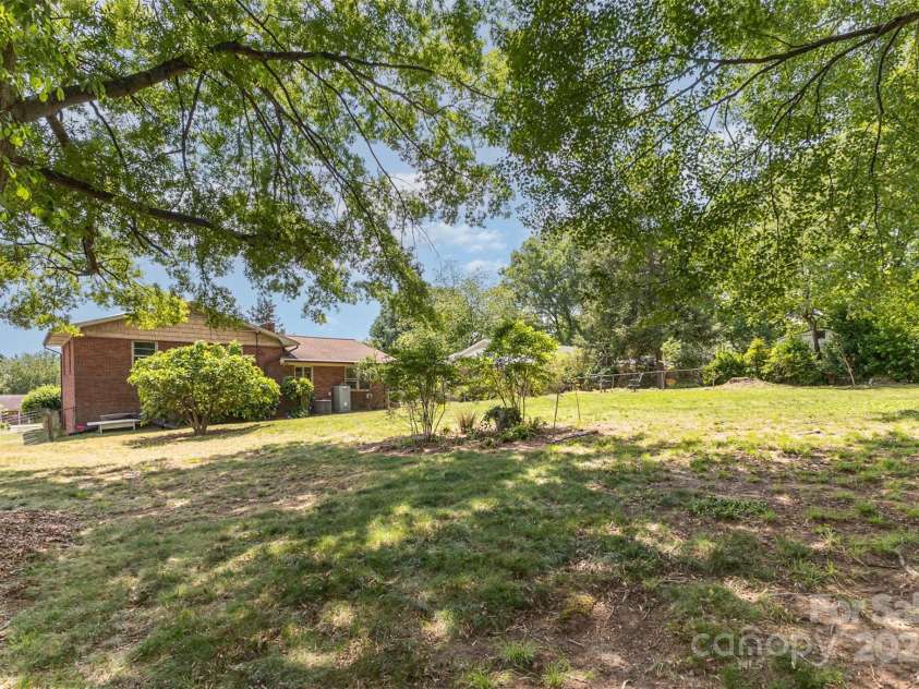 910 Center Avenue, Mooresville, NC 28115.  MLS# CAR4251561, YatesRealty ID 9500. 