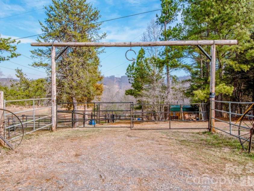 508 Liles Lane, Hiddenite, NC 28636.  MLS# CAR4354171, YatesRealty ID 9502. 