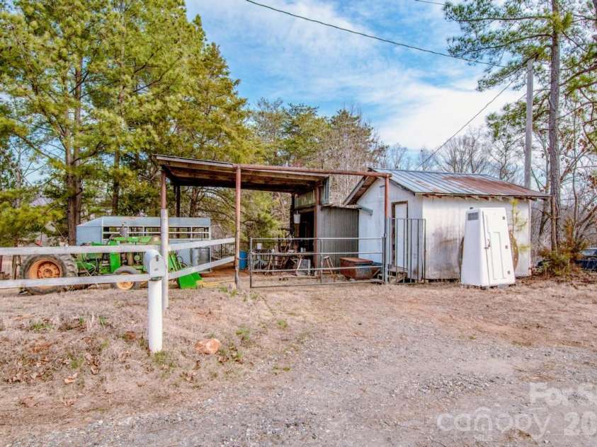 508 Liles Lane, Hiddenite, NC 28636.  MLS# CAR4354171, YatesRealty ID 9502. 